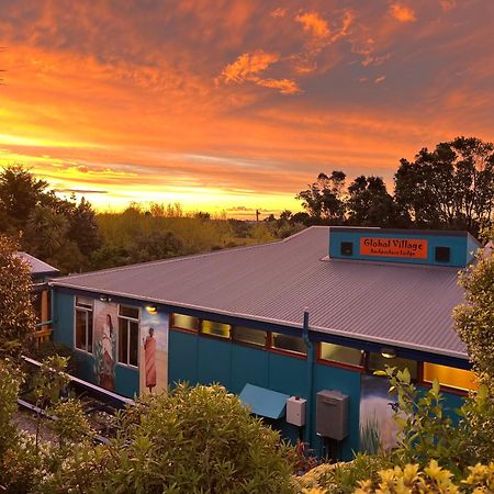 Global Village Travellers Lodge Greymouth Eksteriør bilde The Village Theatre