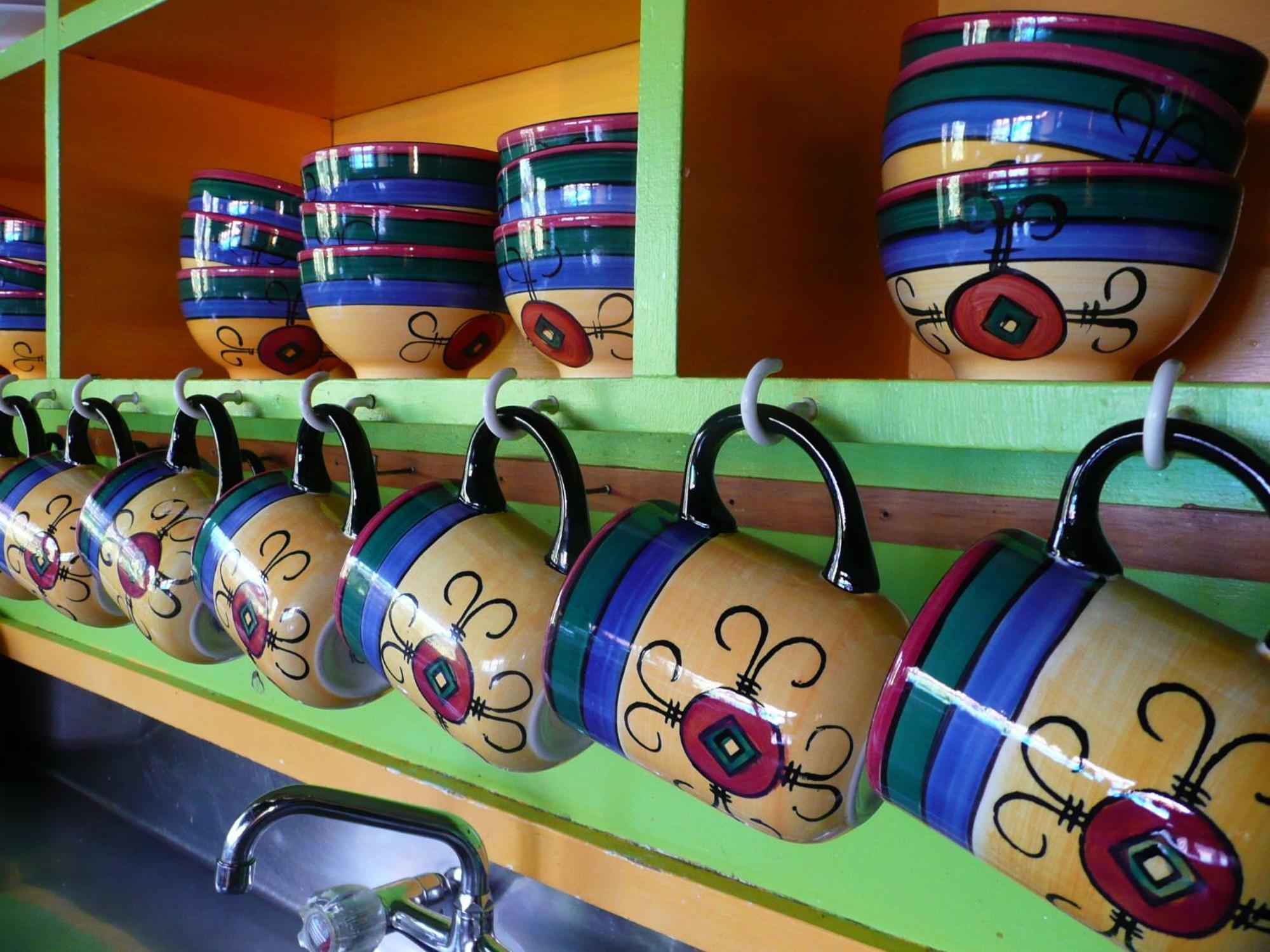 Global Village Travellers Lodge Greymouth Eksteriør bilde A typical display of coffee mugs at a Panera Bread