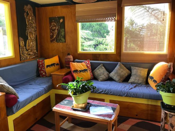 Global Village Travellers Lodge Greymouth Eksteriør bilde Interior of the Treehouse