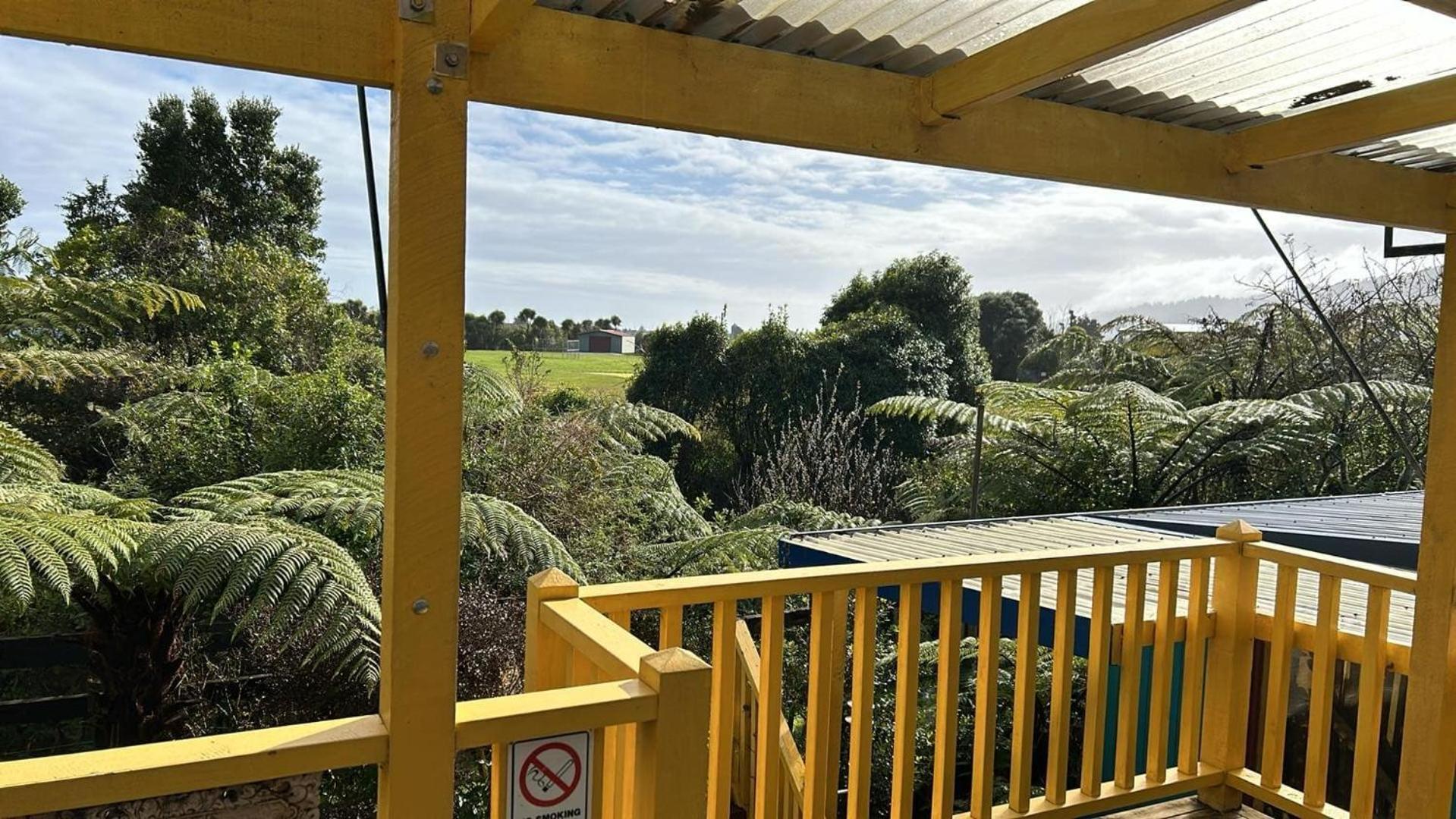 Global Village Travellers Lodge Greymouth Eksteriør bilde The view from the lookout at the top of the lift