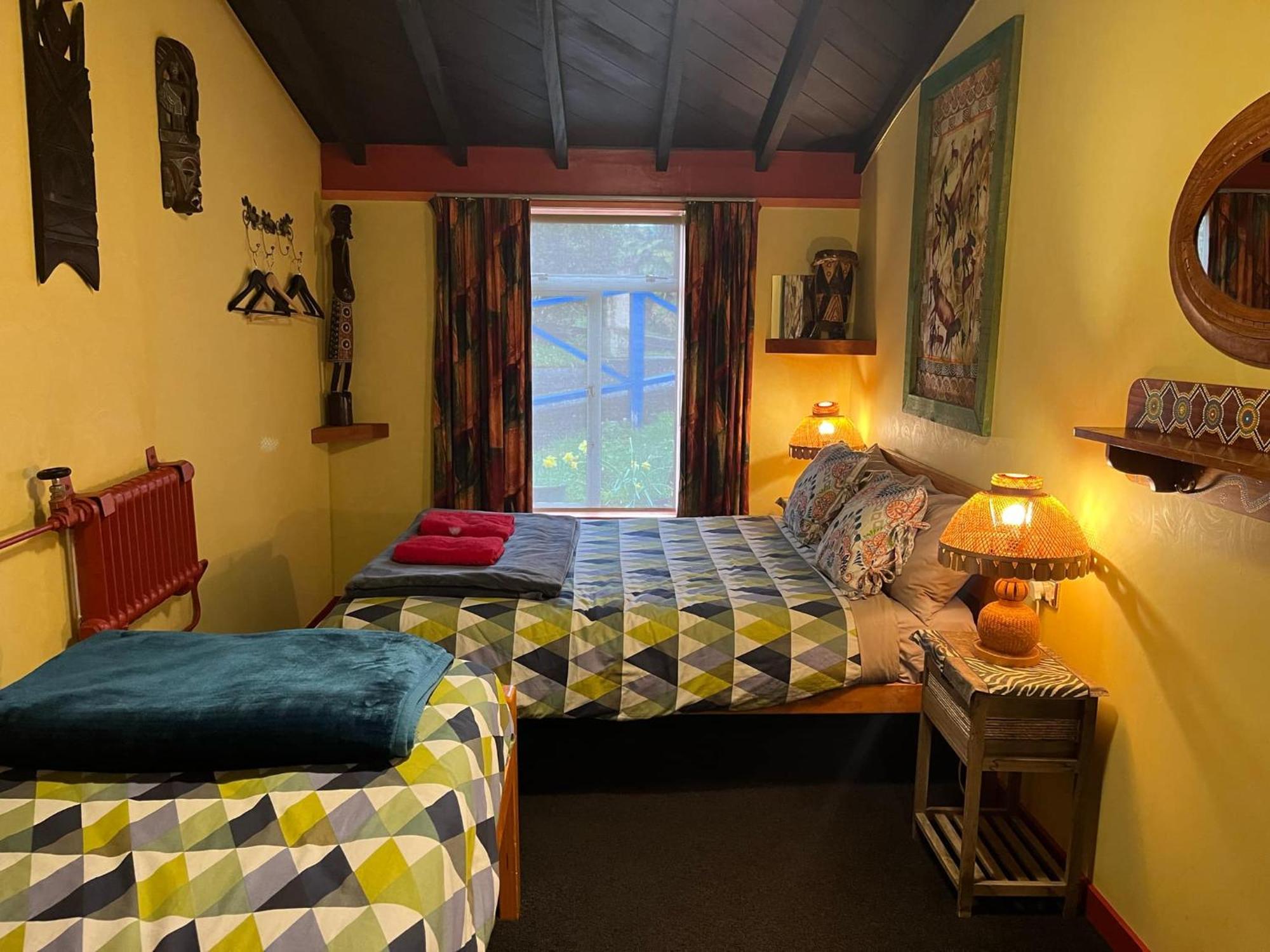 Global Village Travellers Lodge Greymouth Eksteriør bilde The bedroom at the Old School House