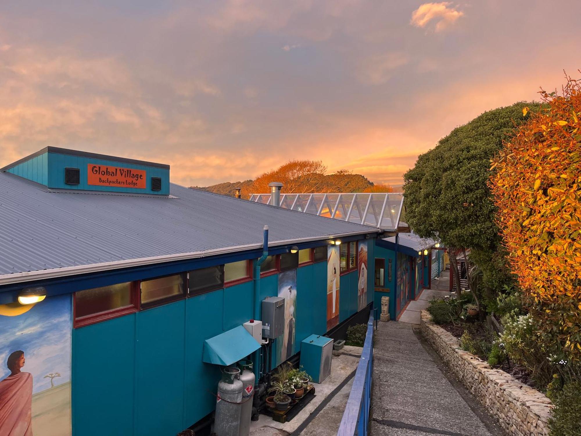 Global Village Travellers Lodge Greymouth Eksteriør bilde The Glenorchy Community Centre