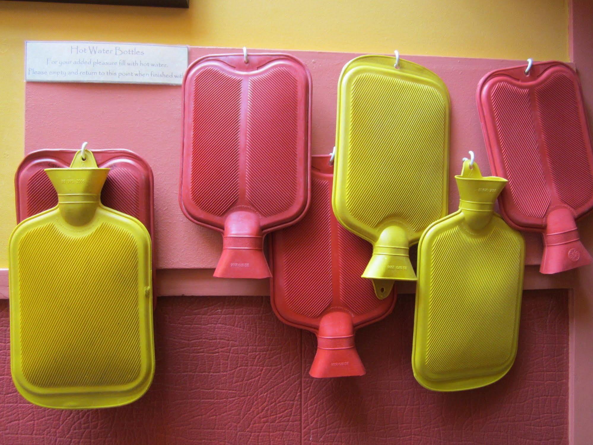 Global Village Travellers Lodge Greymouth Eksteriør bilde Hot water bottles