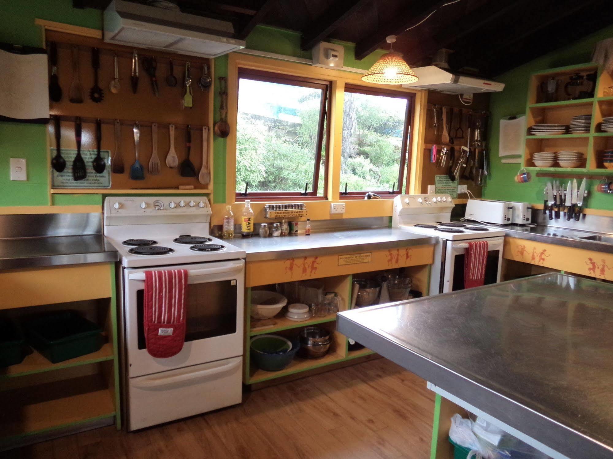 Global Village Travellers Lodge Greymouth Eksteriør bilde The kitchen at the farm