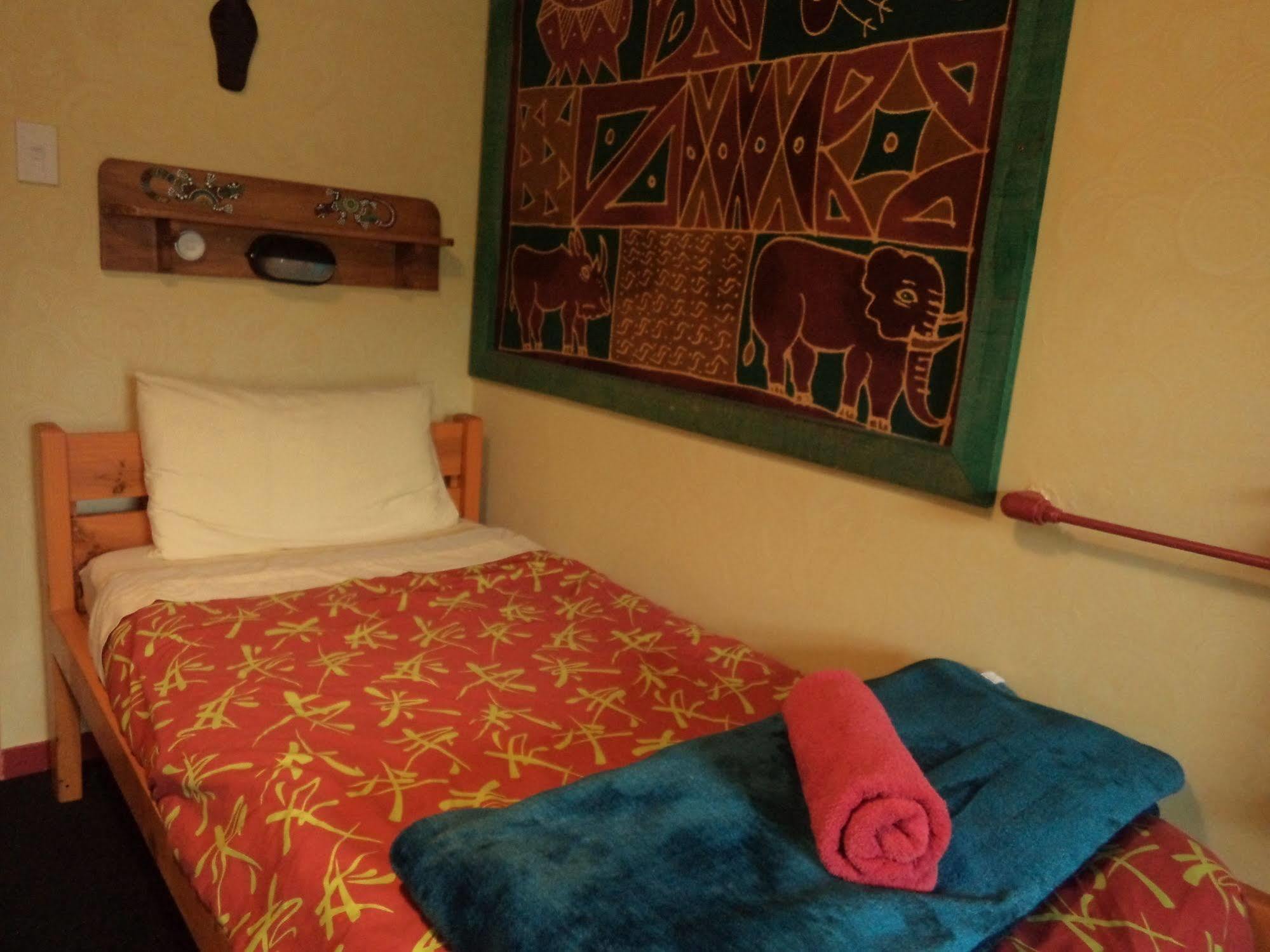 Global Village Travellers Lodge Greymouth Eksteriør bilde A single bed