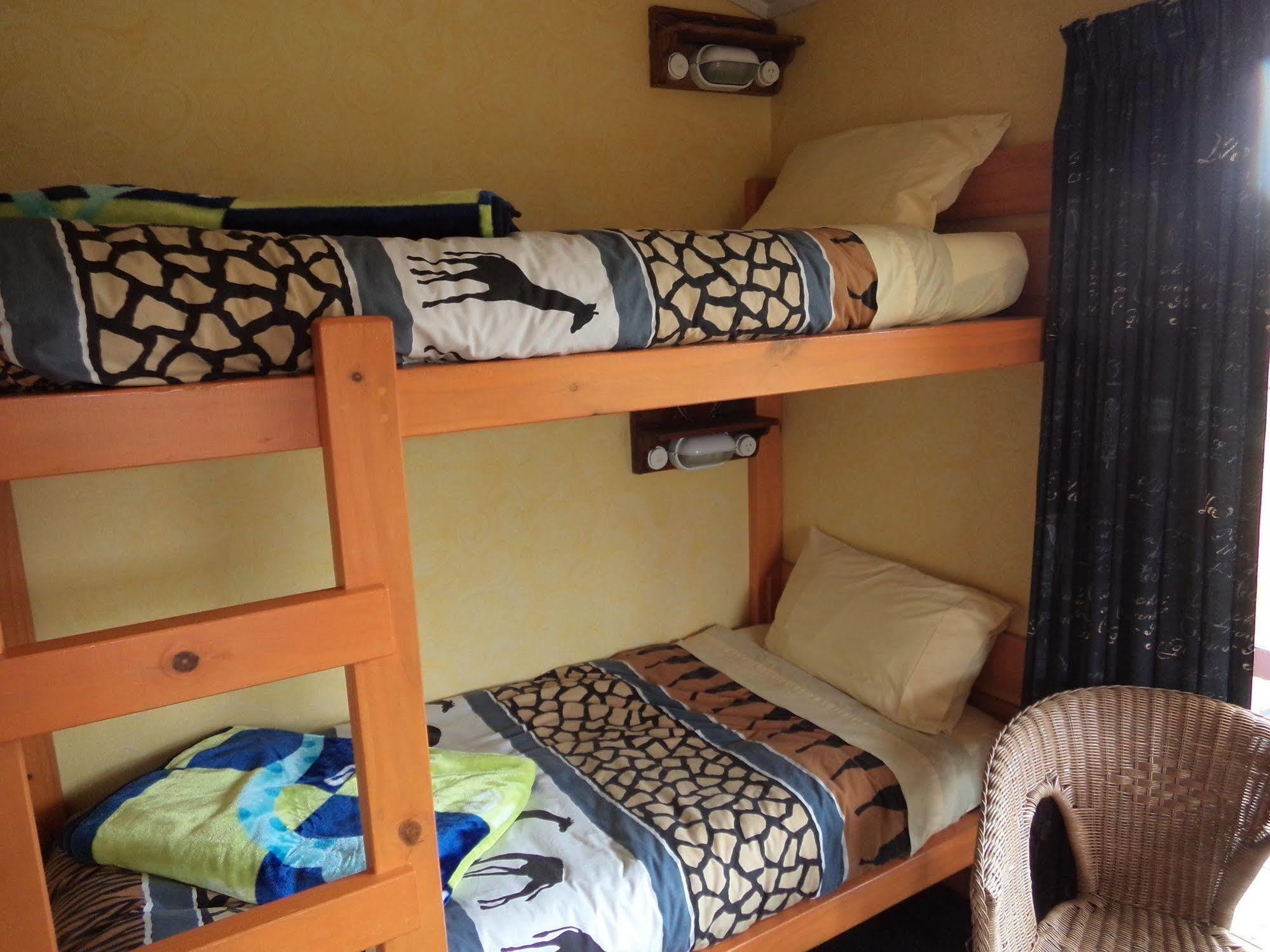 Global Village Travellers Lodge Greymouth Eksteriør bilde A bunk bed