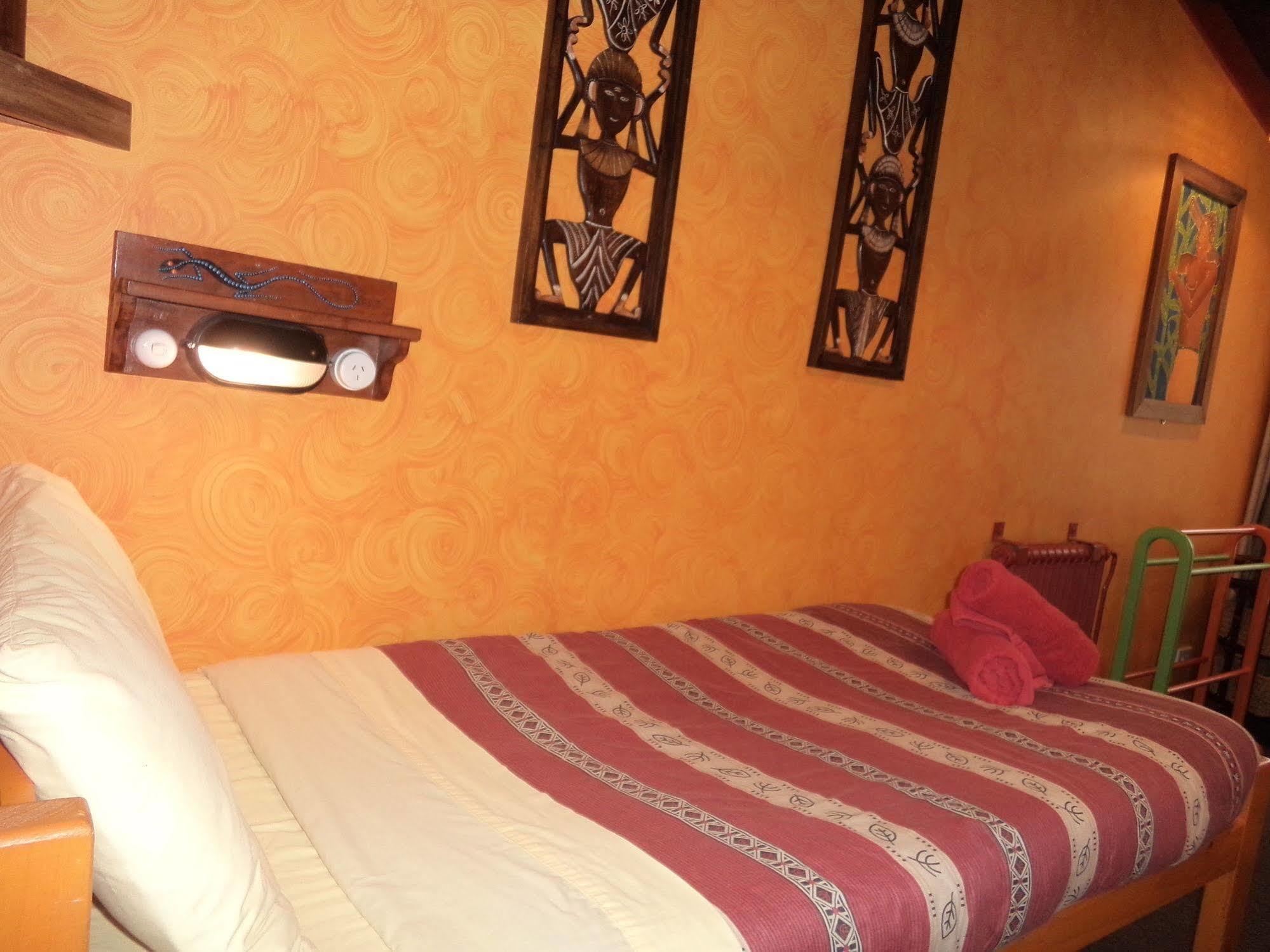 Global Village Travellers Lodge Greymouth Eksteriør bilde A room at the hotel