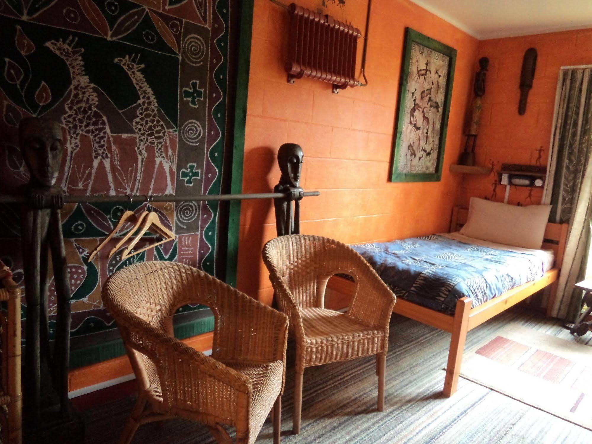 Global Village Travellers Lodge Greymouth Eksteriør bilde A room at the African Queen