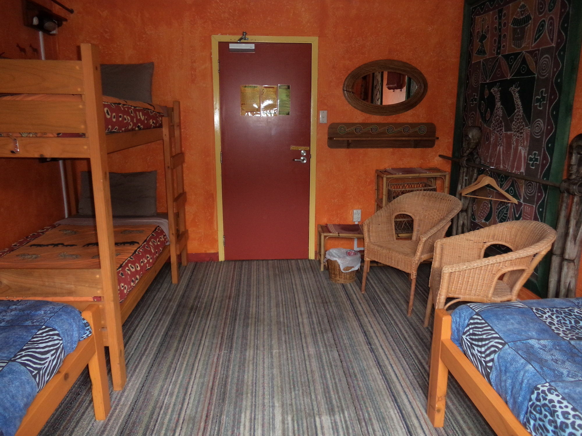 Global Village Travellers Lodge Greymouth Eksteriør bilde A room at the hostel